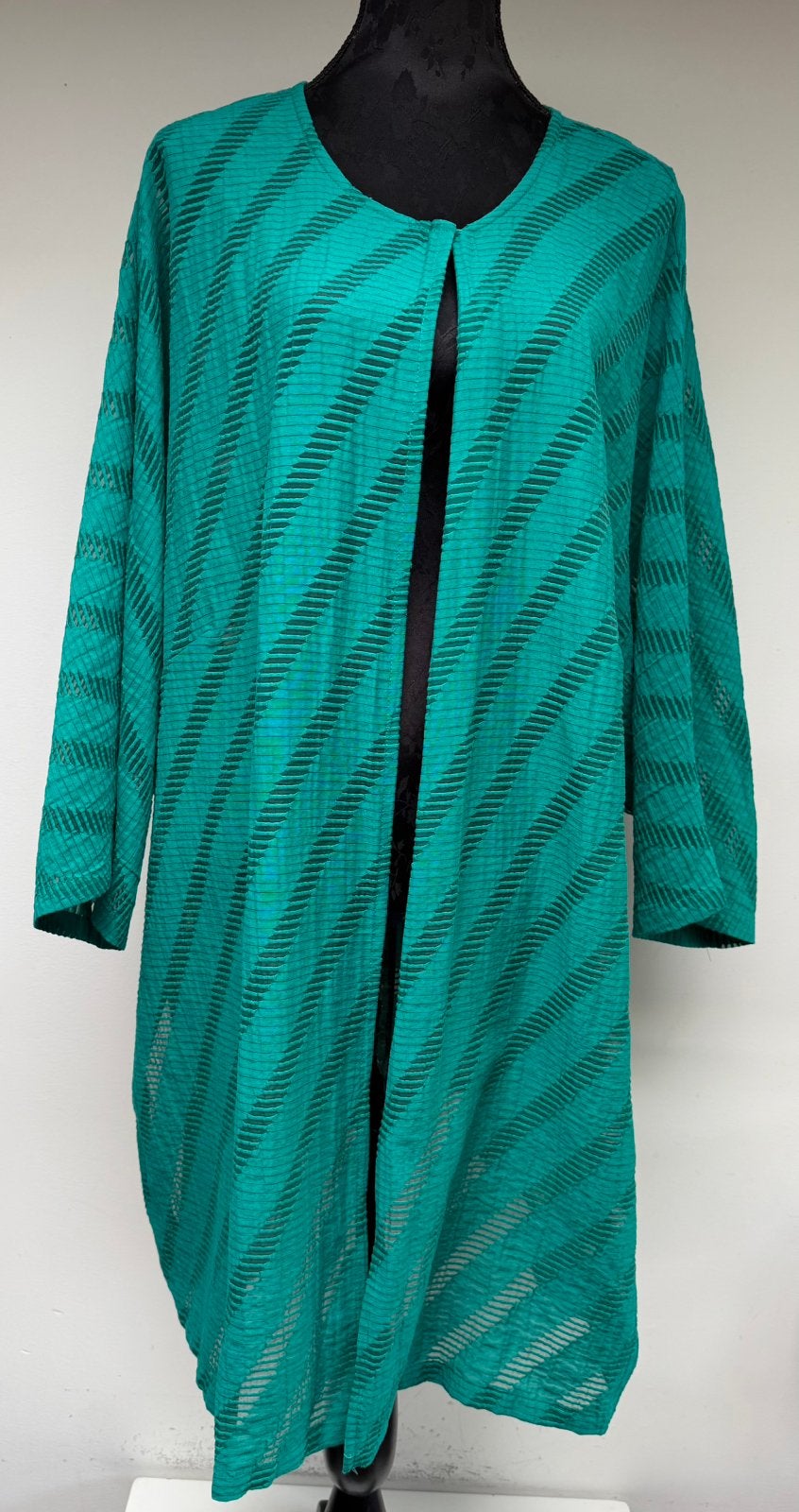 Superleuk groen vest/cardigan streepjes ULLA POPKEN 62/64, Kleding | Dames, Verzenden, Trui of Vest, Ulla Popken, Zo goed als nieuw