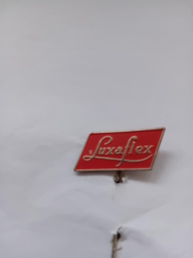 Pin - Luxaflex, Ophalen of Verzenden, Zo goed als nieuw, Merk, Speldje of Pin