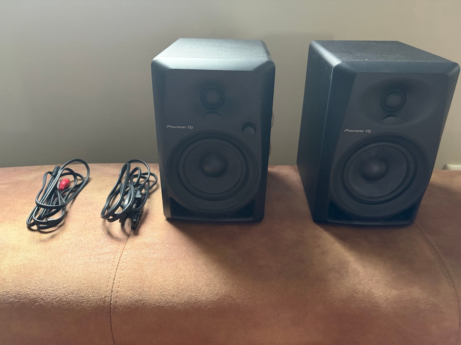 Pioneer DJ DM-40 speakers, Zo goed als nieuw, 120 watt of meer, Front, Rear of Stereo speakers, Ophalen