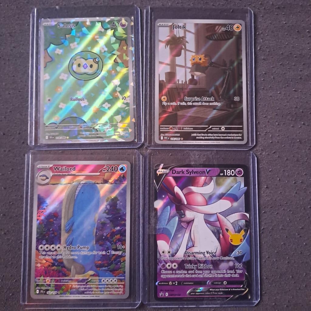 Pokémon kaarten: Solosis, Joltik, Wailord, Dark Sylveon V, Ophalen of Verzenden