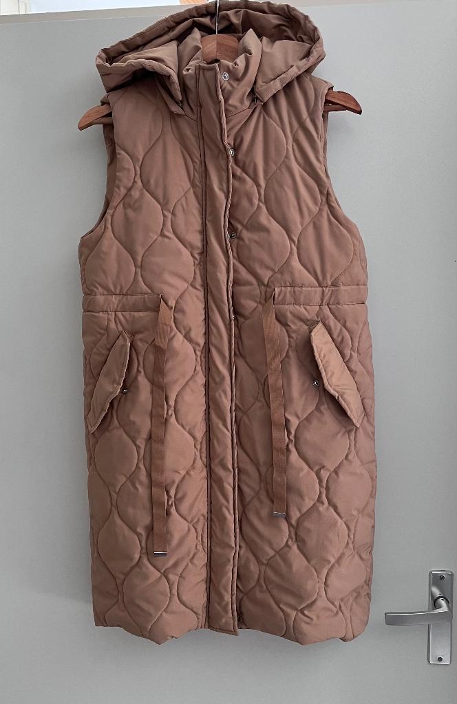 Mooie lange kameelkleurige bodywarmer, Kleding | Dames, Bodywarmers, Beige, Fascinatie, Ophalen of Verzenden, Maat 36 (S)