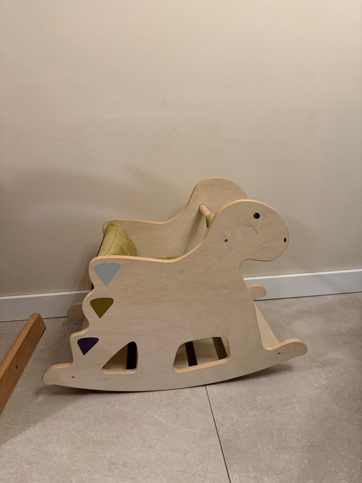 Houten schommeldier dinosaurus - Kids Concept, Ophalen, Zo goed als nieuw, Overige typen