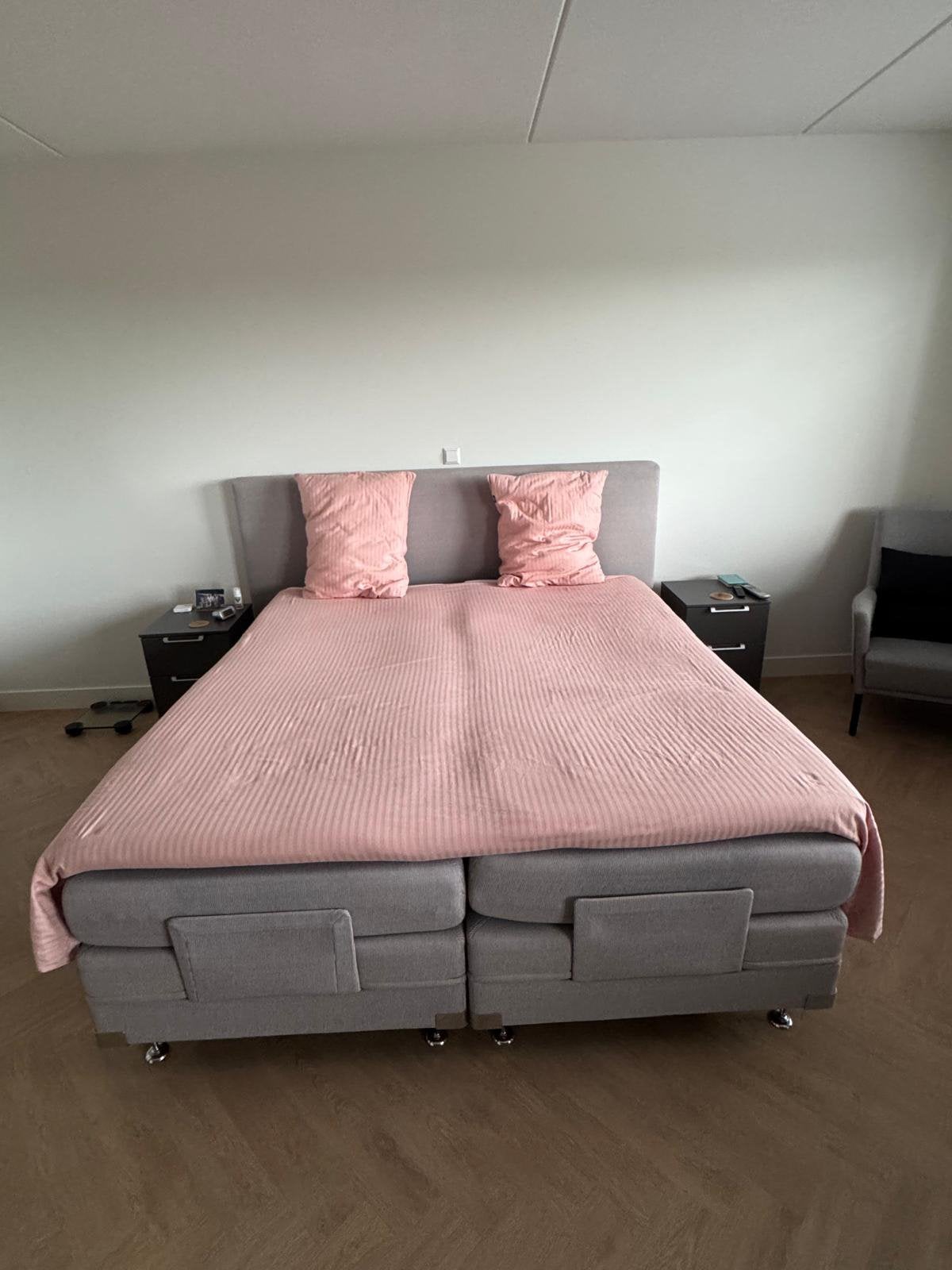 Swiss sense boxspring (elektrisch) 180 x 210, Ophalen, Gebruikt, 210 cm, Tweepersoons