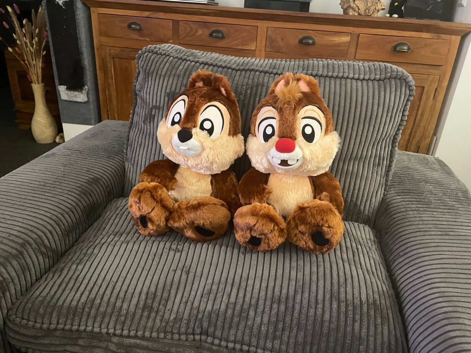 Disneyland knuffels Chip ‘n Dale Knabbel en Babbel big feet, Ophalen of Verzenden, Overige figuren, Zo goed als nieuw, Overige typen