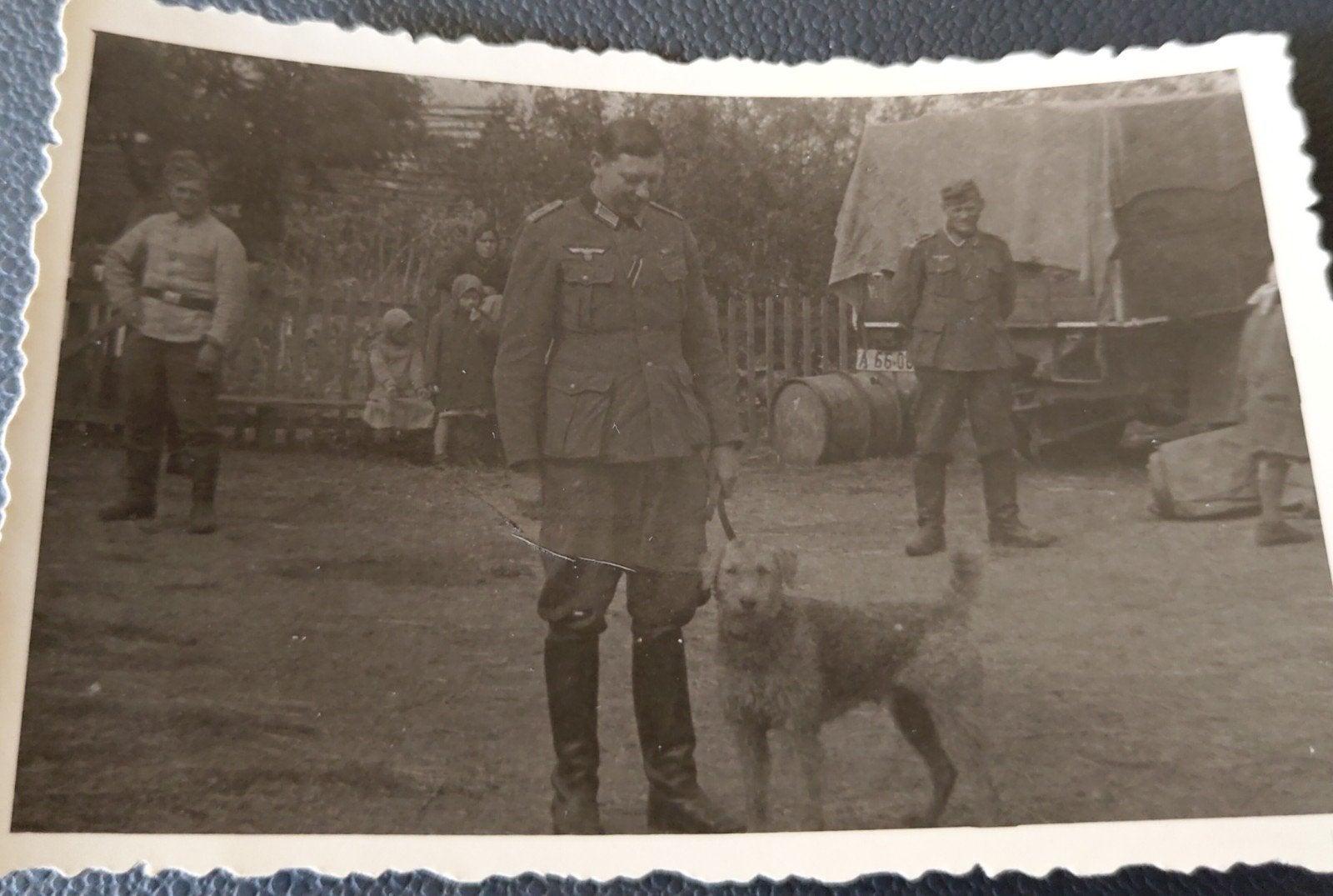 1xwo2 foto Duitse soldaten in ost front zigeuners ,EK lint, Verzamelen, Ophalen of Verzenden, Duitsland, Foto of Poster