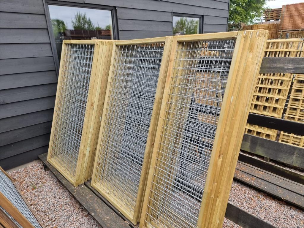 Eco Ijzer trelly met een houten rand vanaf € 35,-
