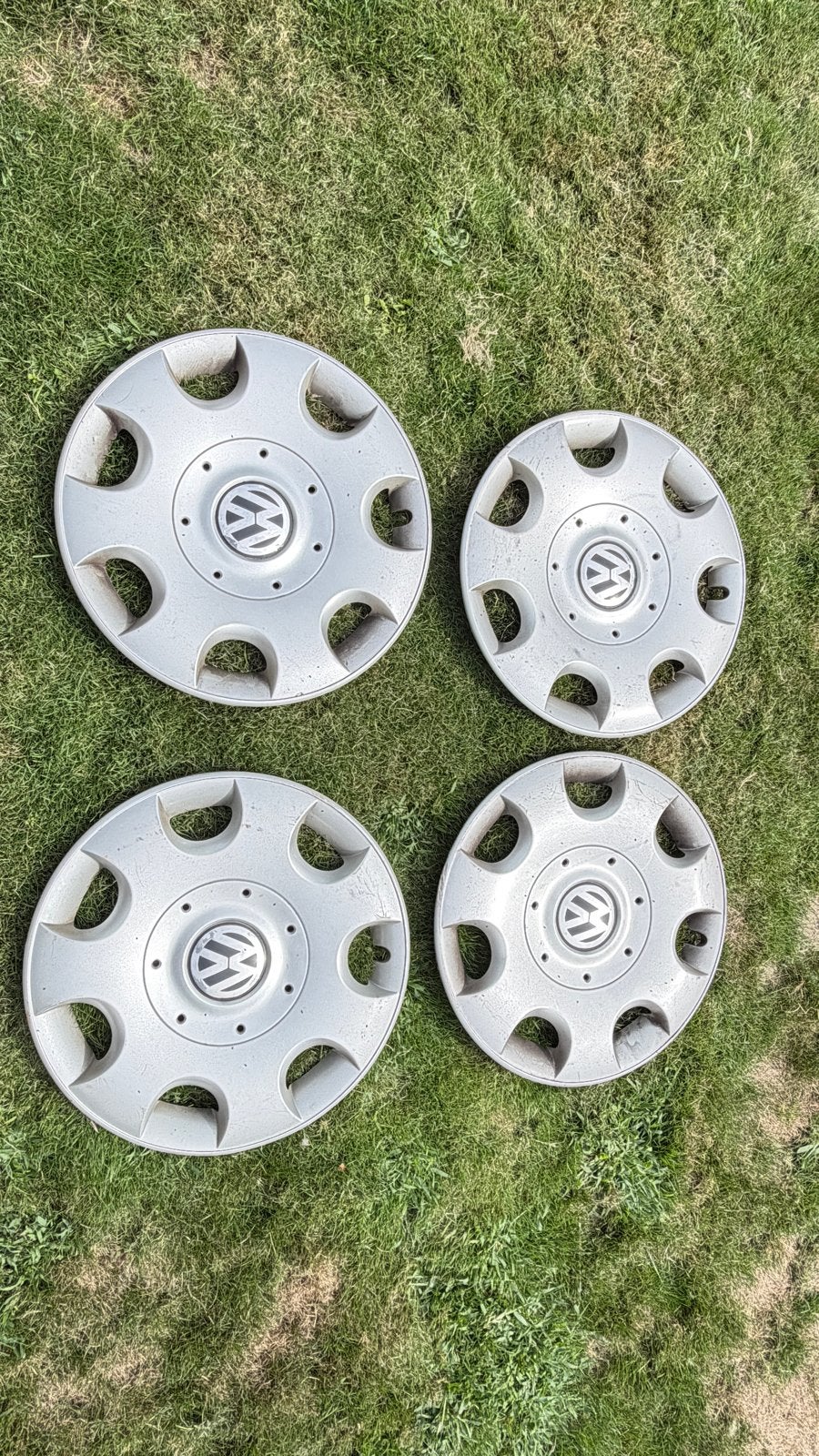 Winterbanden met velgen en wieldoppen - VW 205/55 R16, Auto-onderdelen, Ophalen, Gebruikt, 16 inch, Banden en Velgen