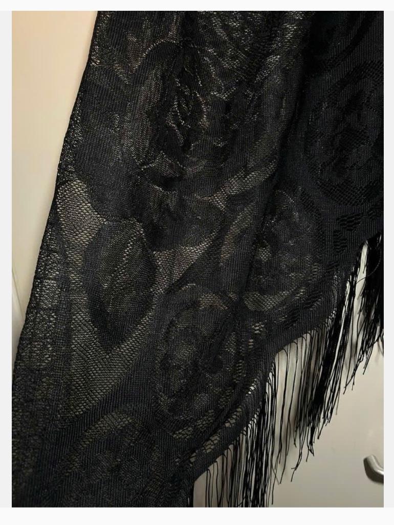 Zwarte sjaal, omslagdoek, kant met franjes, rouwsjaal,, Maat 42/44 (L), Ophalen of Verzenden, Zo goed als nieuw, X