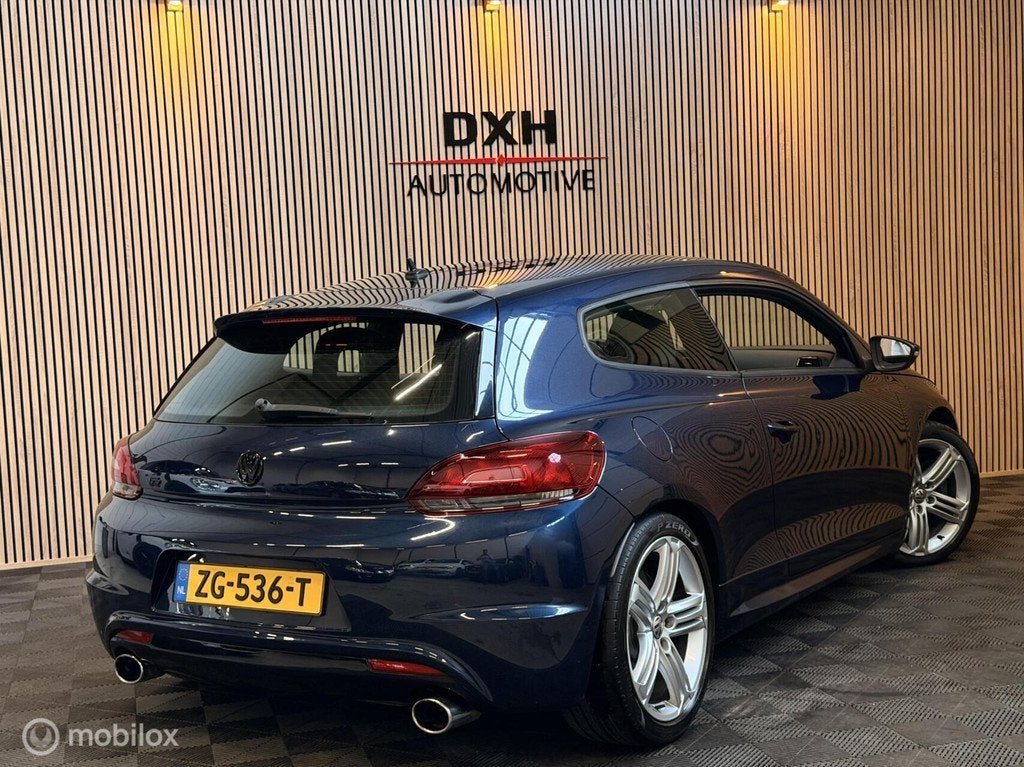 Volkswagen Scirocco 2.0 TSI R 265pk! XENON CARPLAY STOELVERW, Voorwielaandrijving, Euro 5, Gebruikt, Zwart