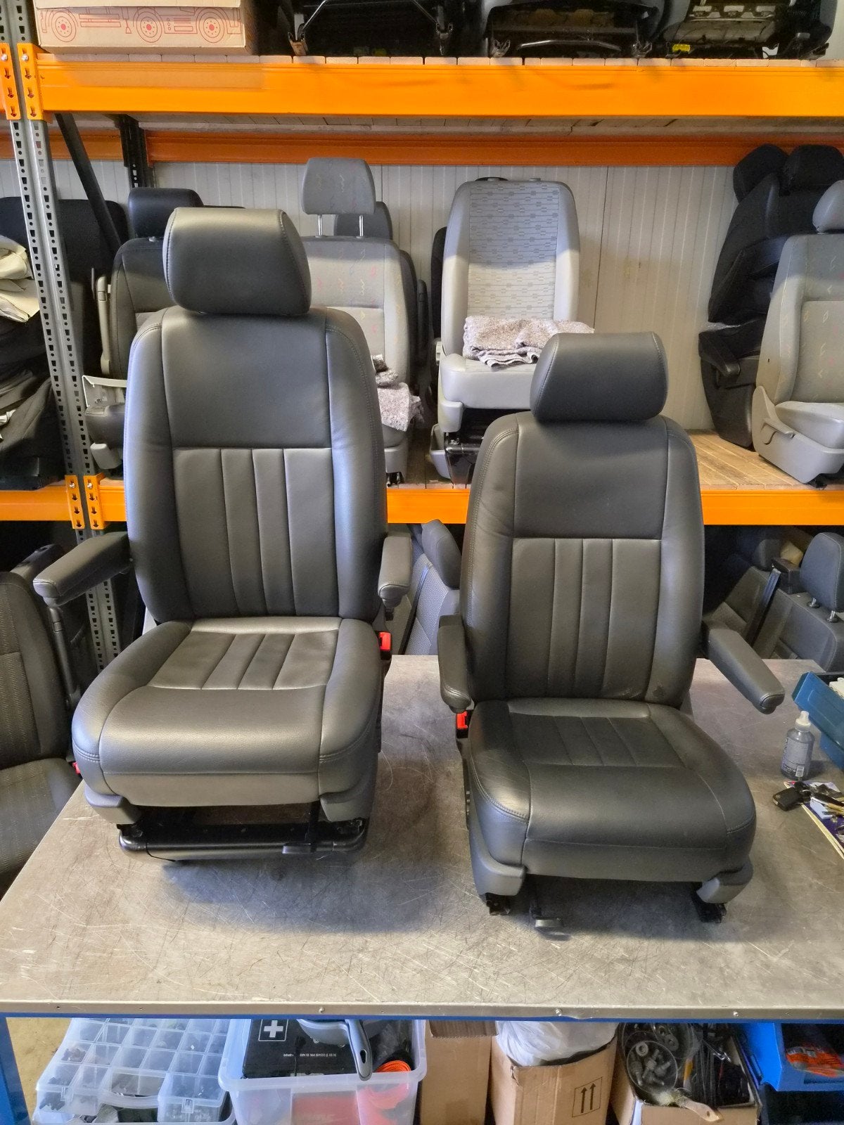 VW TRANSPORTER T5 T6 SET L + R LEREN COMFORT STOELEN STOEL, Auto-onderdelen, Interieur en Bekleding, Ophalen of Verzenden