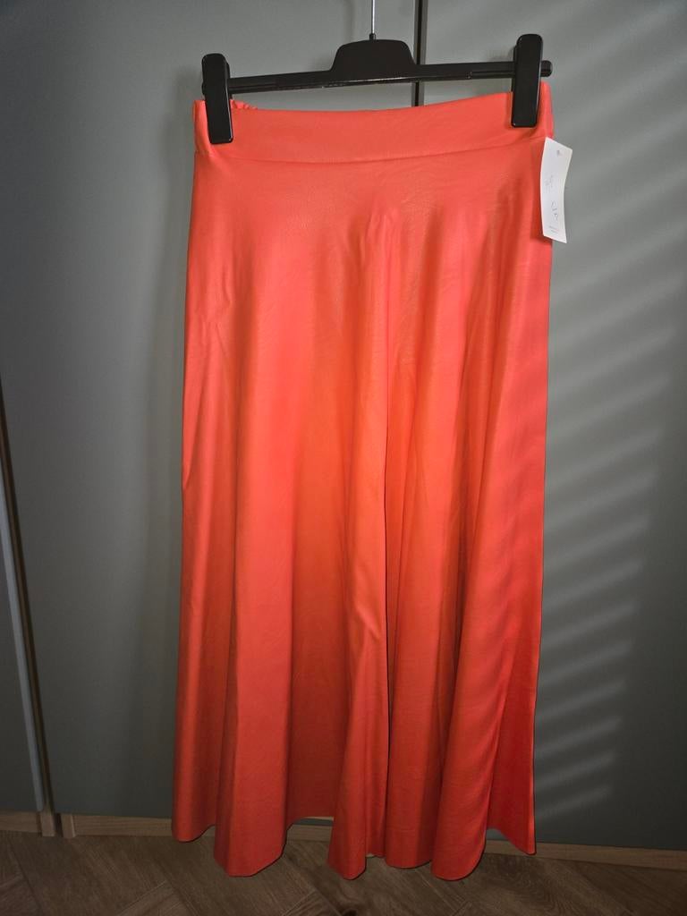 Nieuwe leatherlook rok triple nine oranje, Ophalen of Verzenden, Nieuw, Oranje, Onder de knie