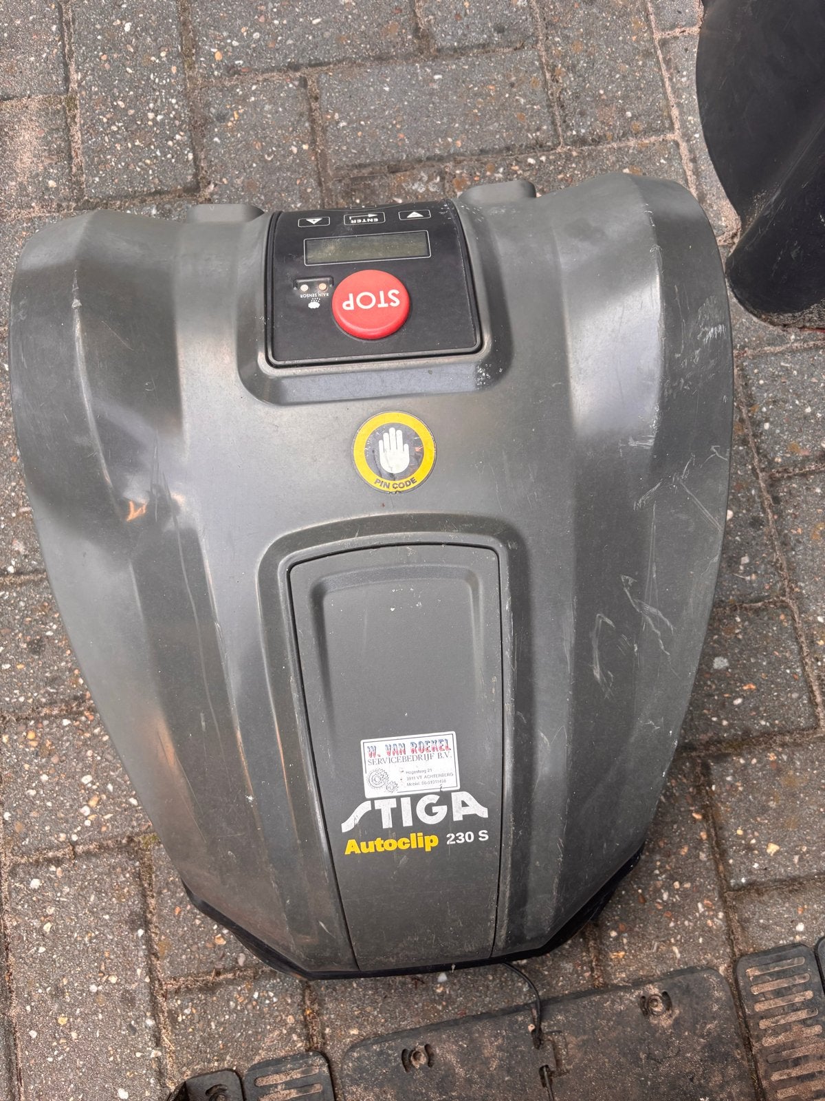 Stiga Autoclip 230 S Robotmaaier - Gebruikt, Tuin en Terras, Grasmaaiers, Ophalen, Cirkelmaaier, Gebruikt, Accu-grasmaaier