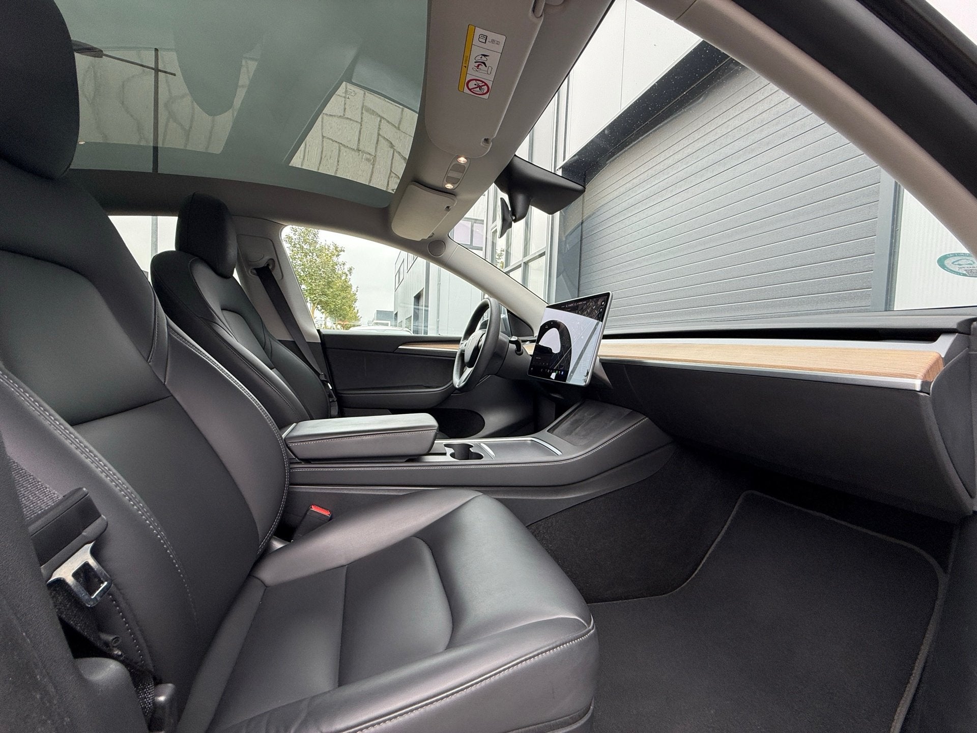 Foto 2 van Tesla Model Y Long Range AWD 75 kWh / WINTERPAKKET / FSD