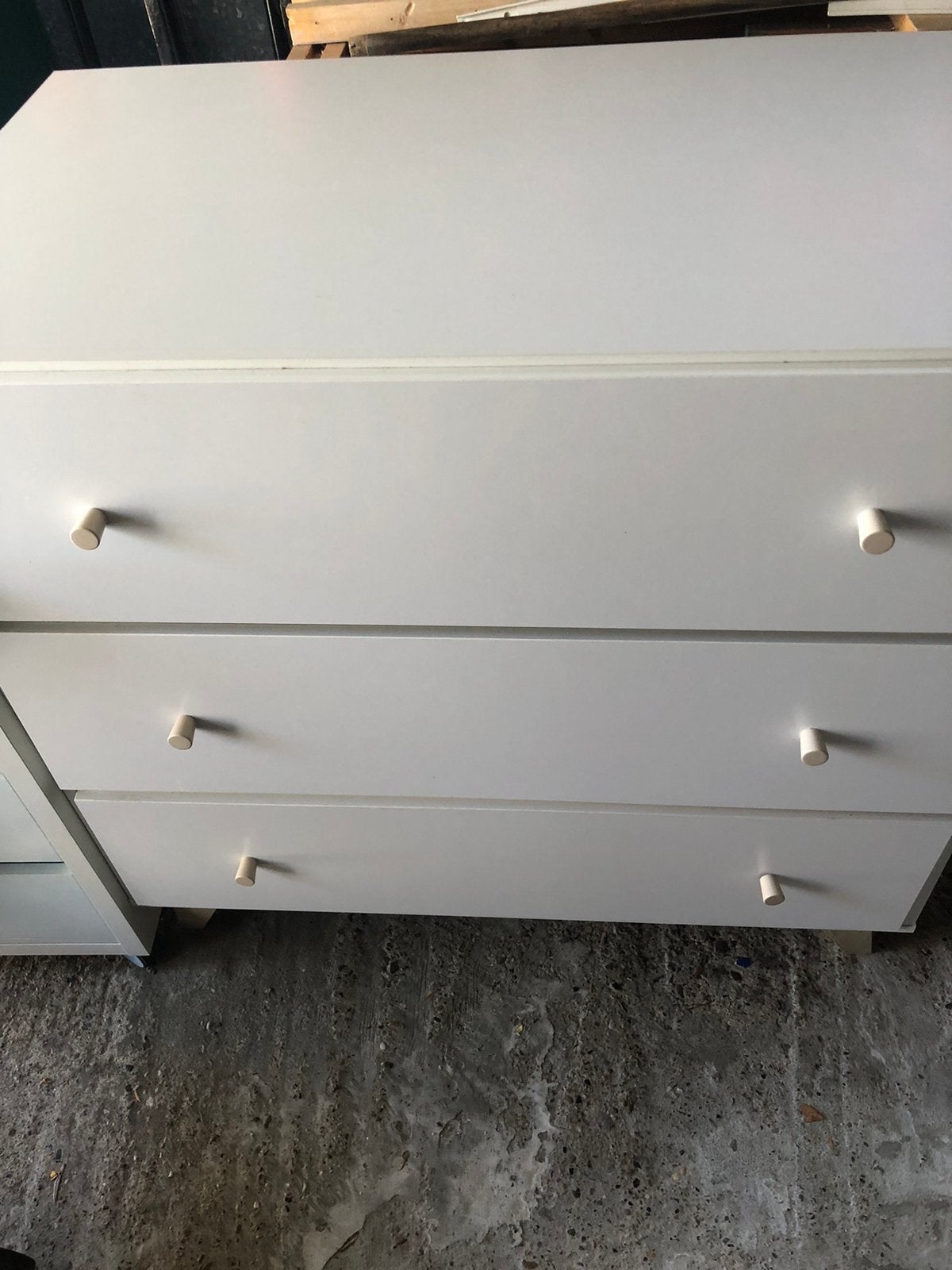 Mooie commode wit goed staat, Huis en Inrichting, Kasten | Ladekasten, Ophalen, 50 tot 100 cm, Zo goed als nieuw, 3 of 4 laden