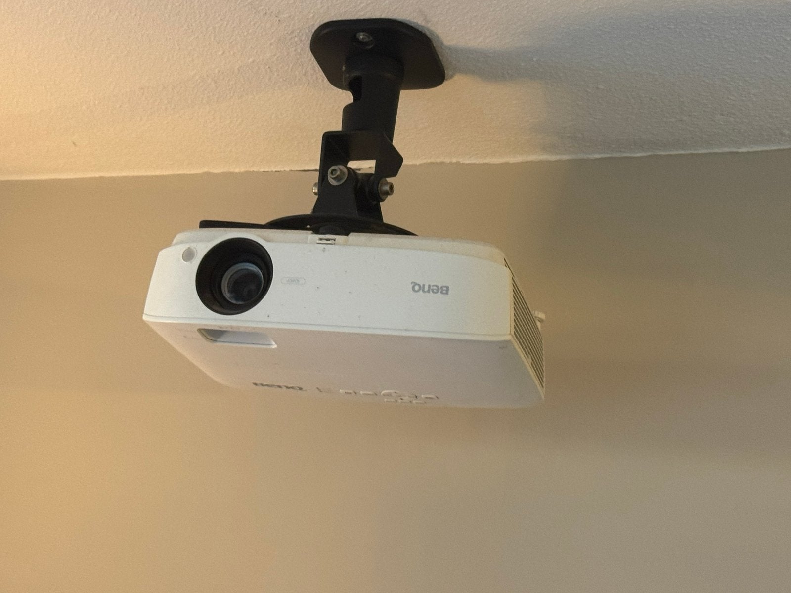 BenQ TH534 1080p Projector met elektrisch scherm, Ophalen of Verzenden, Gebruikt, DLP, Full HD (1080)
