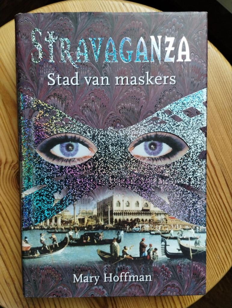 Stravaganza: Stad van maskers - Mary Hoffman, Ophalen of Verzenden, Gelezen