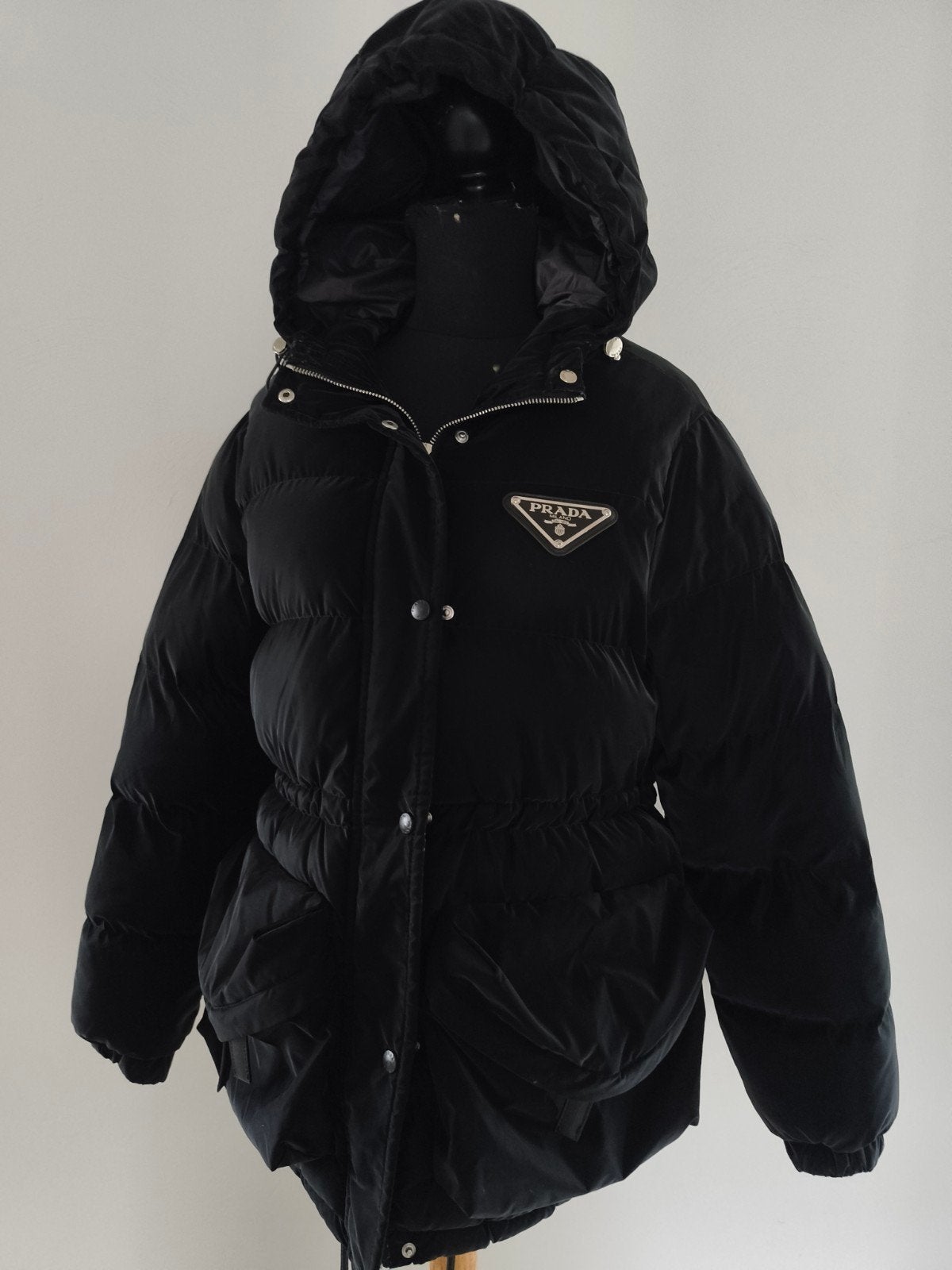 Donzen winterjas van Prada. Maat S, Maat 38/40 (M), Prada, Zwart, Ophalen of Verzenden