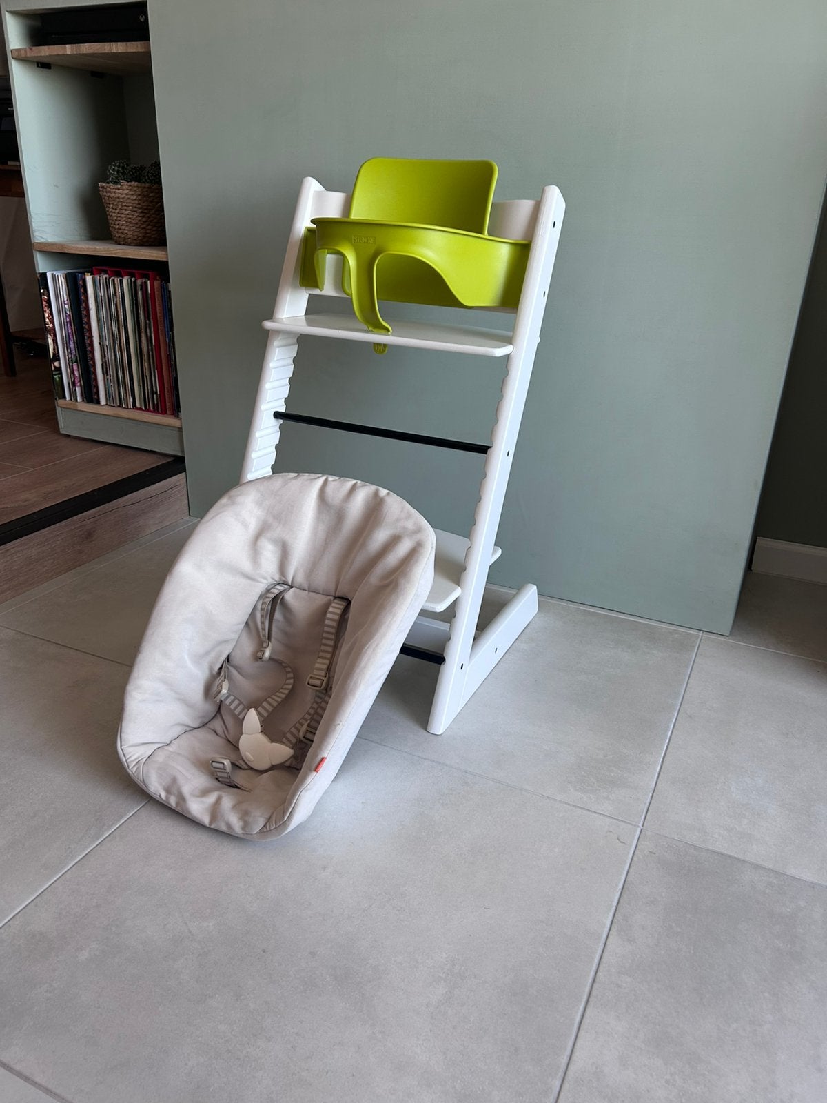 Stokke tripp trapp wit met newbornset en babyset, Ophalen, Zo goed als nieuw, Stoel(en)