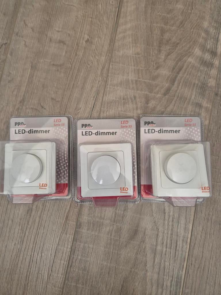 3 Pro-Max LED-dimmers, Serie 55 inbouwdimmer, Doe-het-zelf en Verbouw, Elektra en Kabels, Zo goed als nieuw, Schakelaar, Ophalen of Verzenden