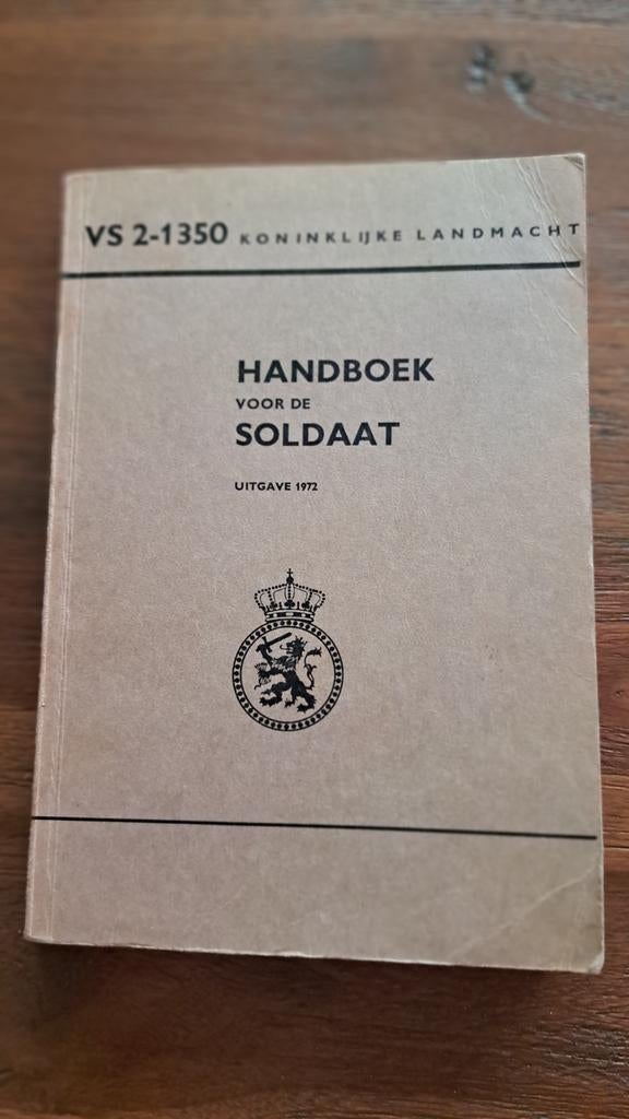 Handboek voor de Soldaat - Koninklijke Landmacht 1972, Ophalen of Verzenden, 1945 tot heden, Gelezen