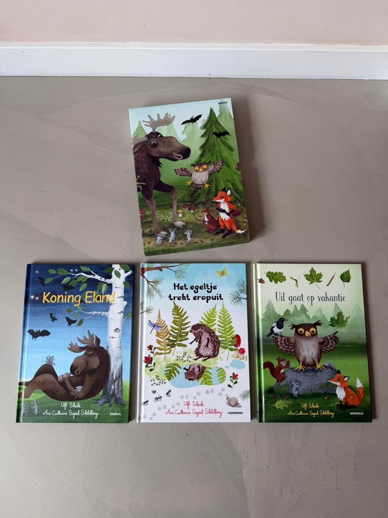 Complete boekenset met mooie cover bewaarhoes Ikea, Boeken, Ophalen of Verzenden, Zo goed als nieuw, Fictie algemeen