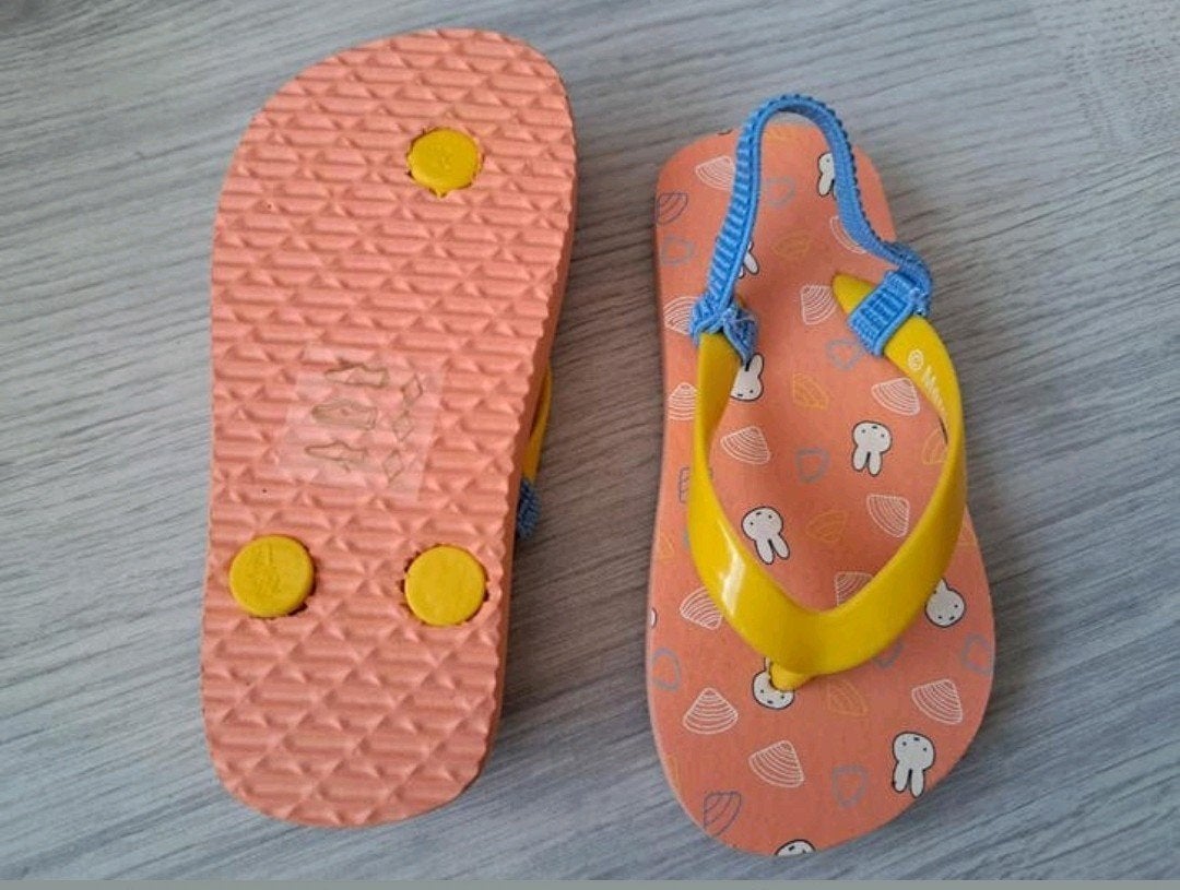 Nieuw paar Nijntje slippers maat 21/22, Ophalen of Verzenden, Nieuw, Jongetje of Meisje