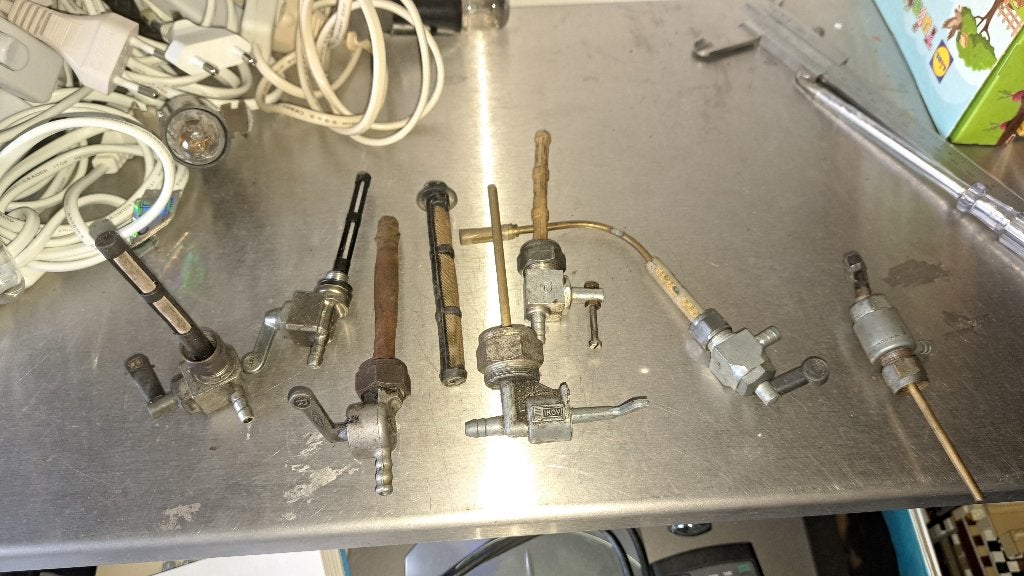 Diverse benzinekranen voor brommers (Z272-174), Ophalen of Verzenden, Gebruikt, Overige typen, Overige merken