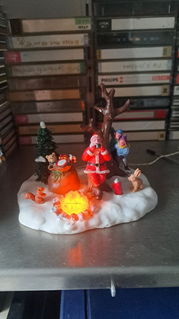 Lemax Santa takes a break (Z261-125), Diversen, Kerst, Ophalen of Verzenden, Zo goed als nieuw