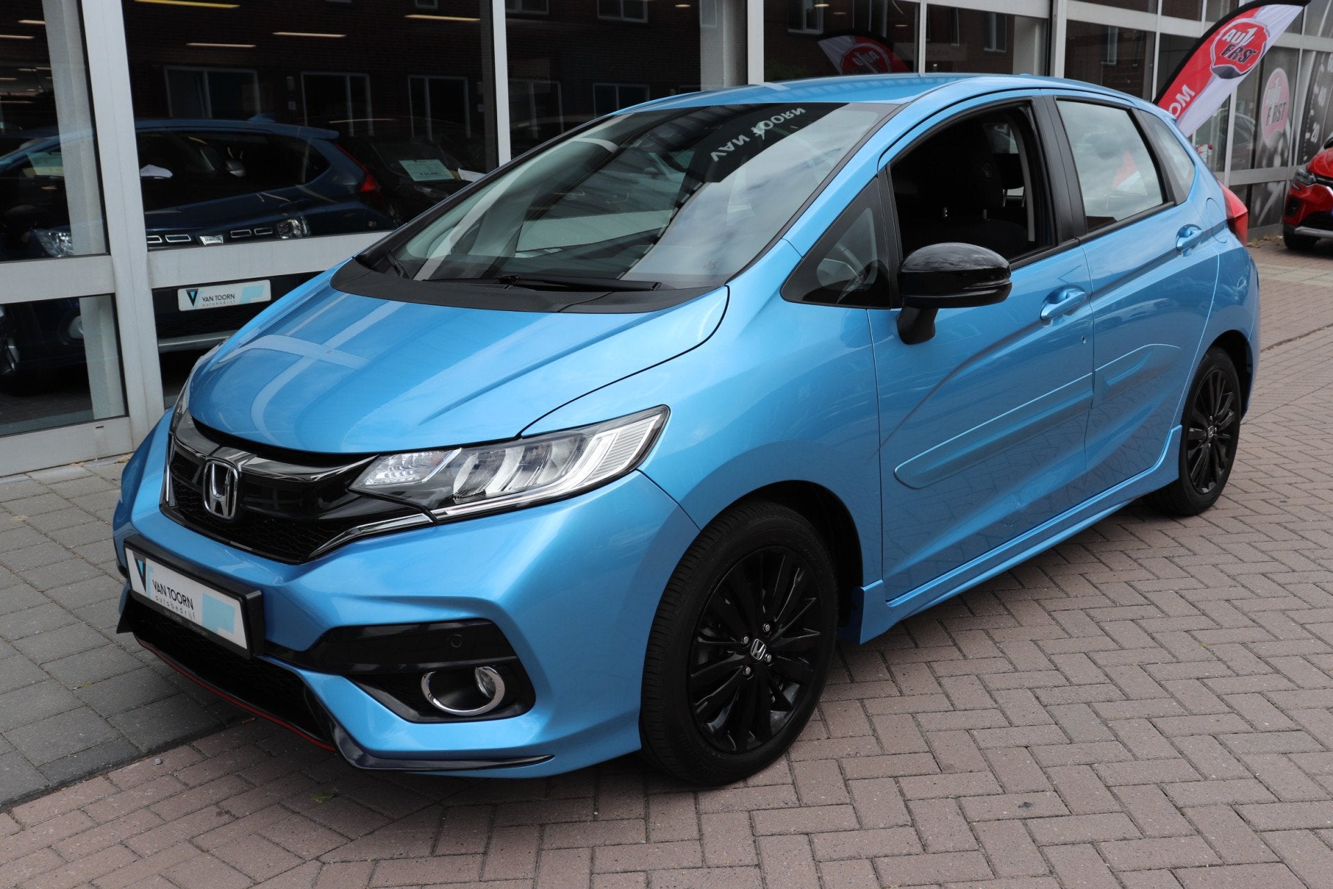 Honda Jazz 1.5 i-VTEC Dynamic Automaat. Luxe uitvoering, lag, Auto's, 4 cilinders, 49 €/maand, Origineel Nederlands, 19 km/l