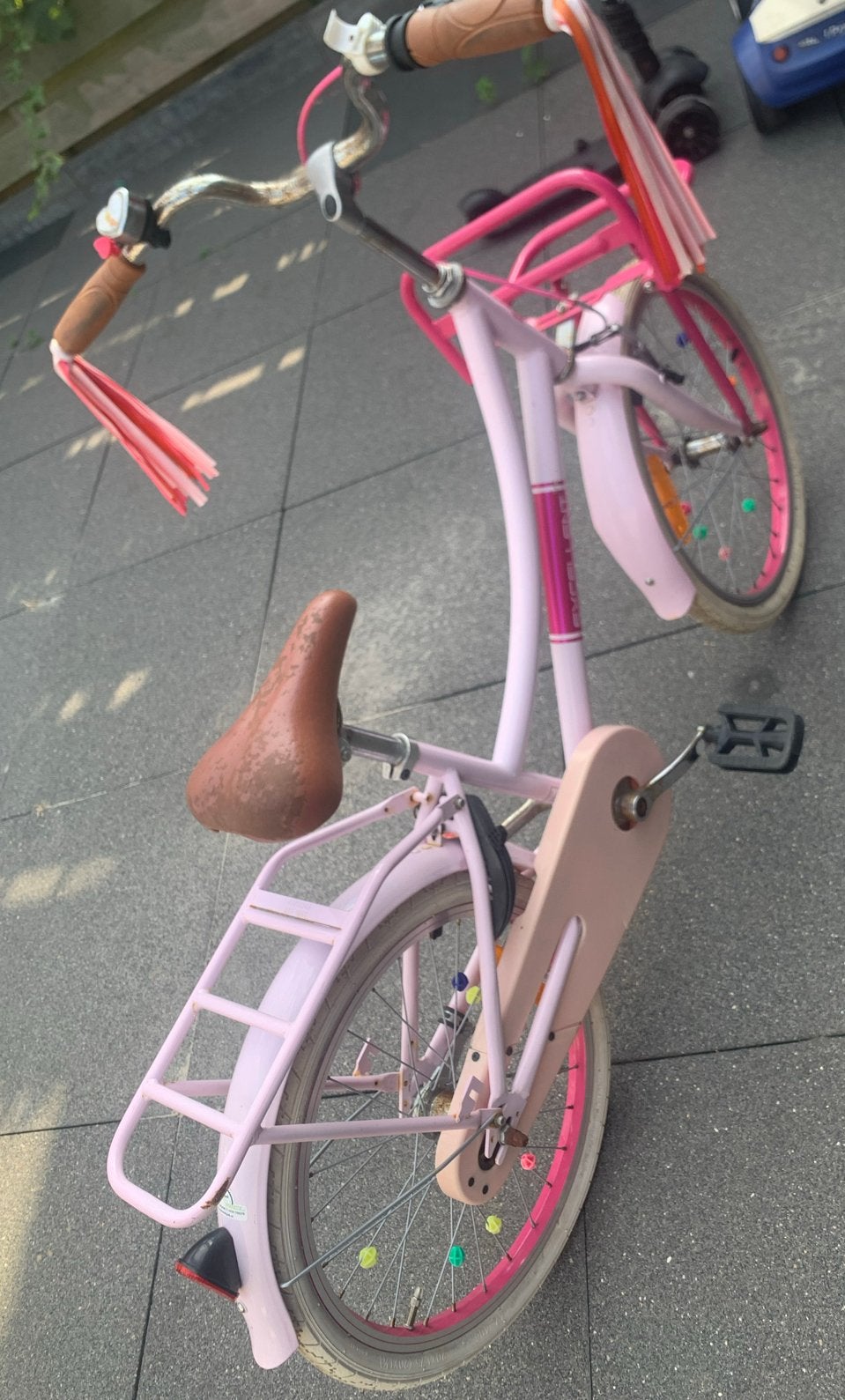 Leuke damesfiets voor je dochter - kan nog een ronde mee, Fietsen en Brommers, Fietsen | Dames | Damesfietsen, Gebruikt, Velgrem
