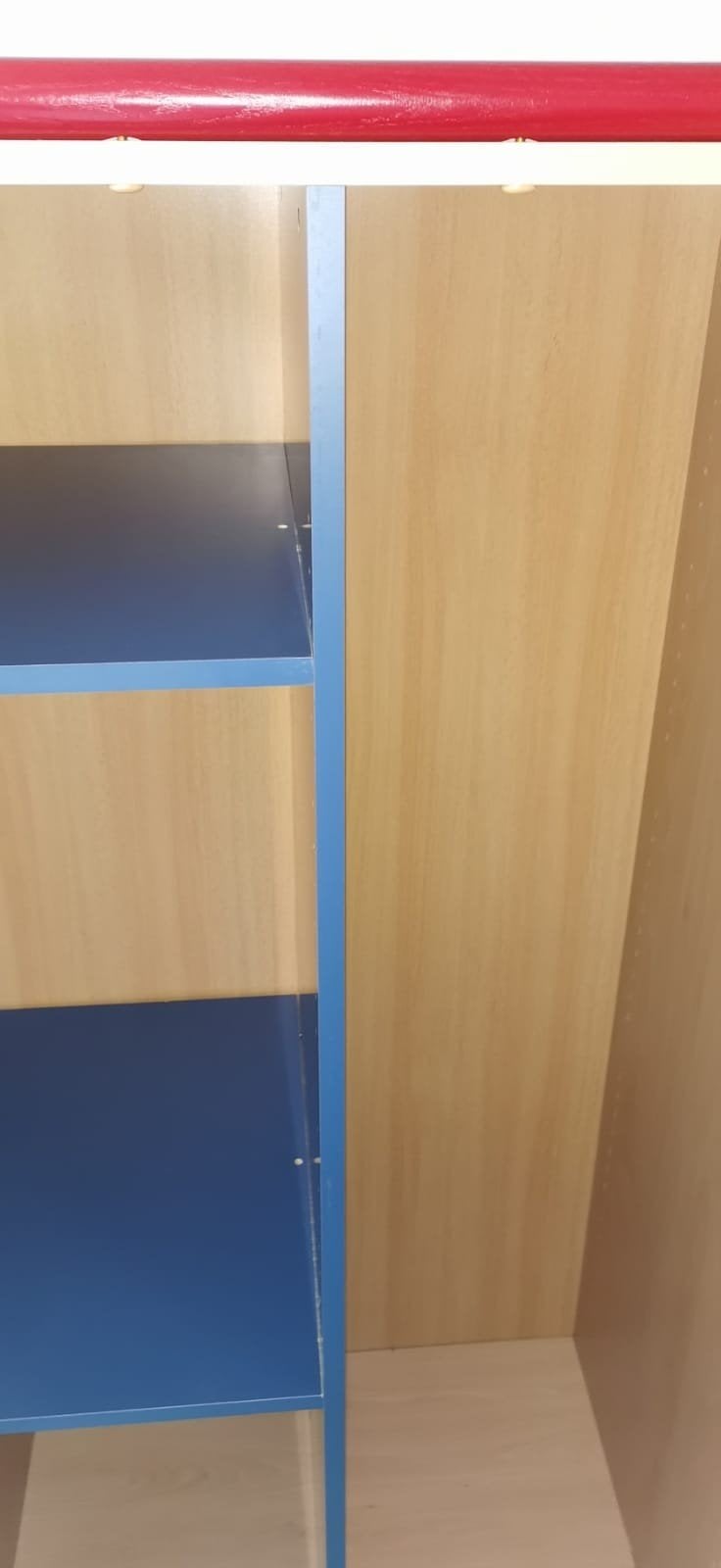 Kinderkamer kast blauw,rood beuken., Ophalen, Gebruikt, Kast, 50 tot 70 cm