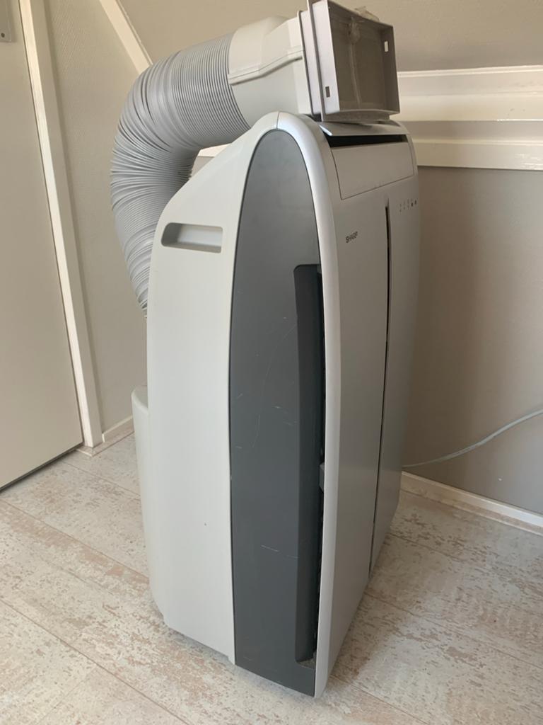 Sharp Mobiele Airco CV-P09FR - Koelen en Ontvochtigen, Ophalen, Gebruikt, 3 snelheden of meer, Koelen en Ontvochtigen