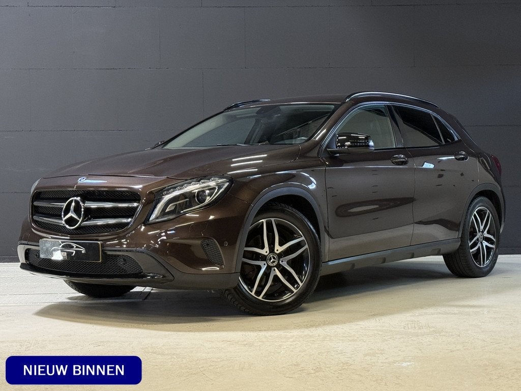 Mercedes-Benz GLA 250 Ambition | AMG Pakket | Stoelverwarmin, Auto's, Mercedes-Benz, Gebruikt, 4 cilinders, Bruin, Leder en Stof