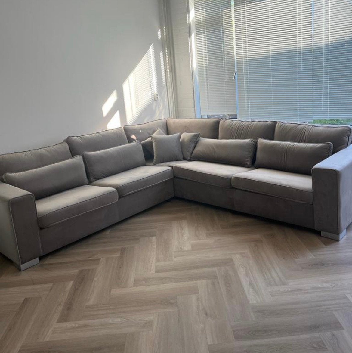 Mooie hoekbank suede velvet taupe, Ophalen, Zo goed als nieuw, Stof