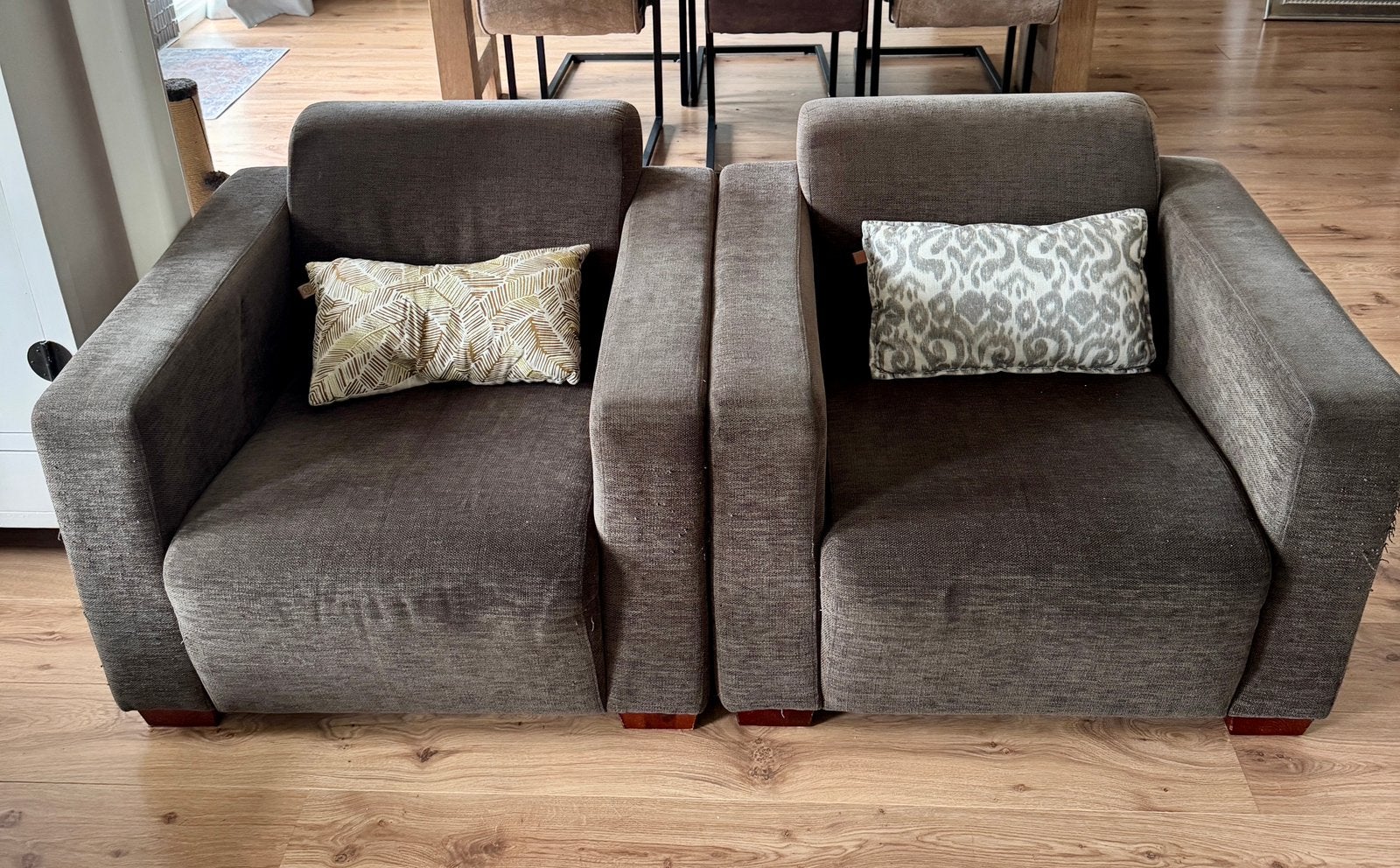 GRATIS – 2 donkerbruine fauteuils – snel ophalen, Ophalen, Gebruikt, Stof