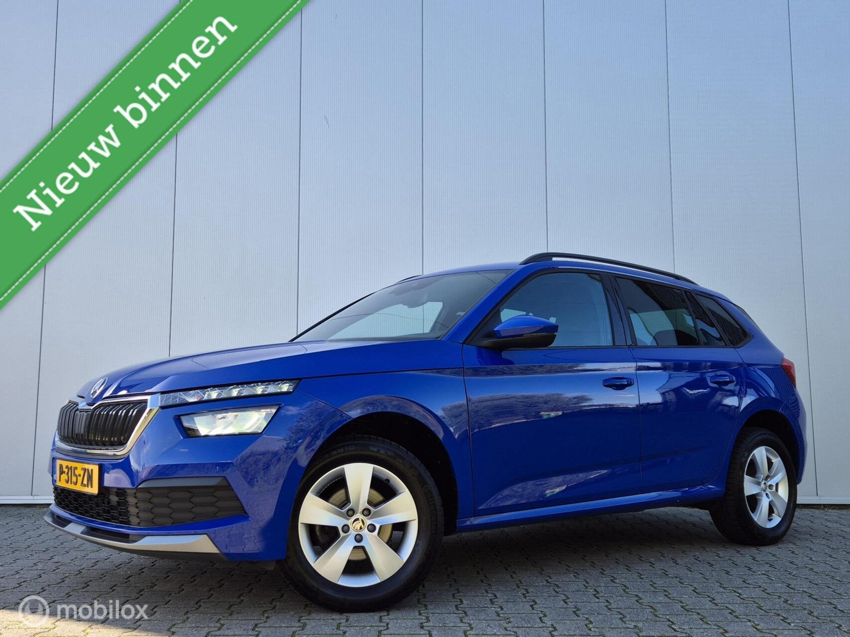 SKODA KAMIQ 1.0 TSI SPORT AUTOMAAT/CAMERA/LED/STOELVERWARMIN, Dealer onderhouden, Gebruikt, Euro 6, Verwarmde buitenspiegels