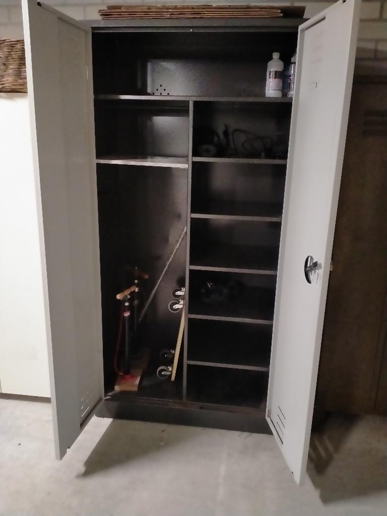 ijzeren kast, Huis en Inrichting, Kasten | Lockerkasten, Ophalen, Gebruikt