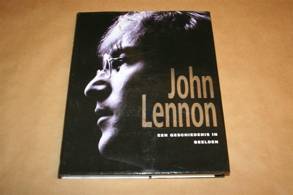 John Lennon. Een geschiedenis in beelden., Ophalen of Verzenden, Gelezen, Genre of Stijl