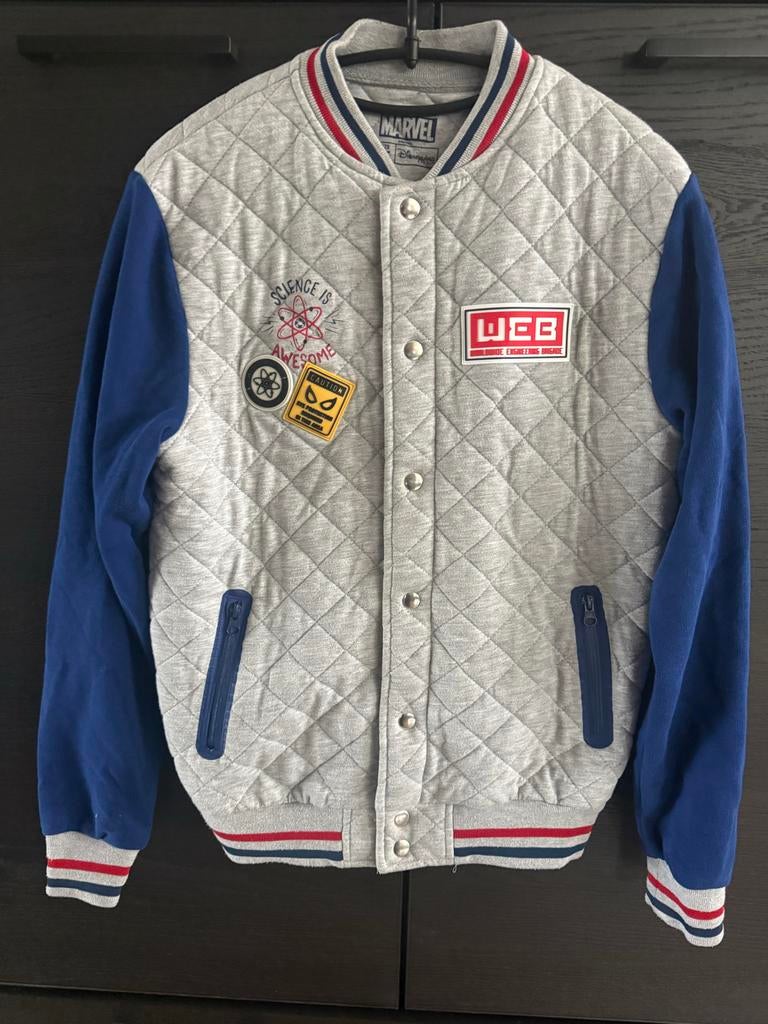 Marvel Disneyland WEB Varsity Jacket – Avengers Campus – XS, Ophalen of Verzenden, Zo goed als nieuw, Maat 46 (S) of kleiner, Grijs