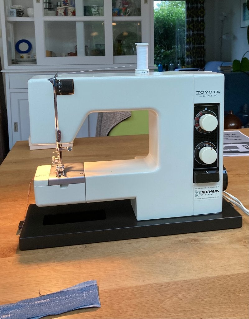 Toyota 4300 naaimachine, Hobby en Vrije tijd, Naaimachines en Toebehoren, Ophalen, Gebruikt, Naaimachine, Overige merken