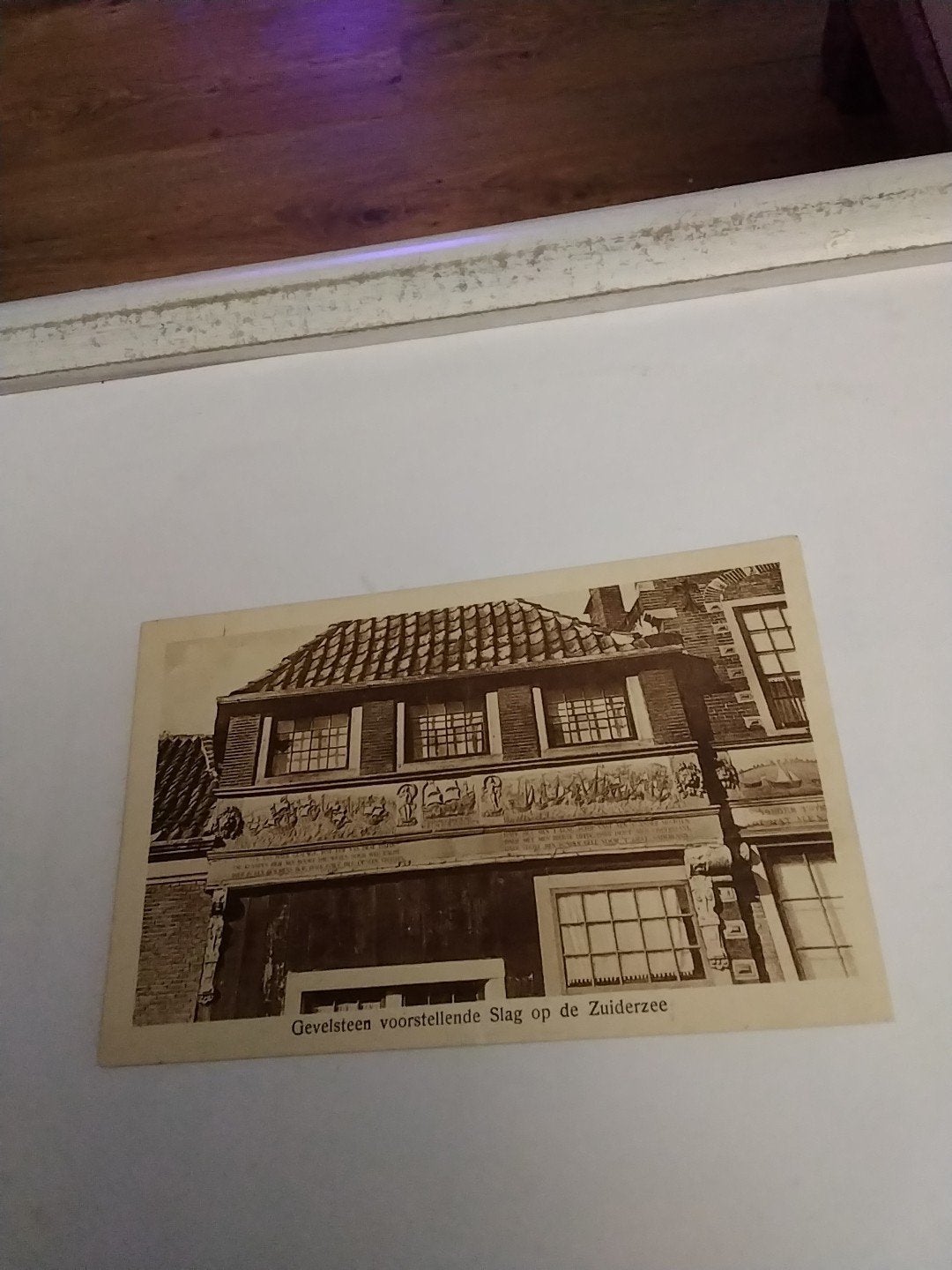 Oude Ansichtkaart: Gevelsteen Slag op de Zuiderzee, Ophalen of Verzenden