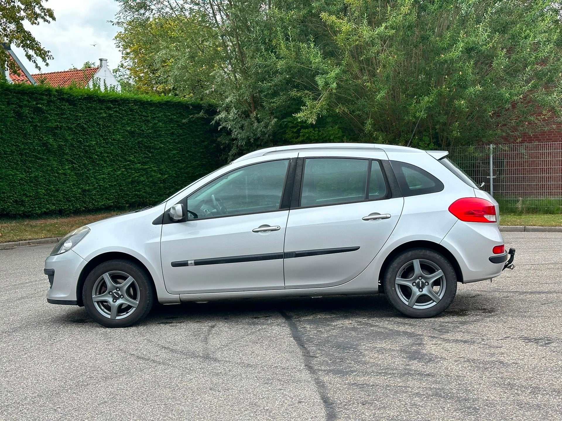 Renault Clio Estate 1.2 TCE Corporate Cruise*Airco*Trekhaak*, Voorwielaandrijving, Dealer onderhouden, Gebruikt, 4 cilinders