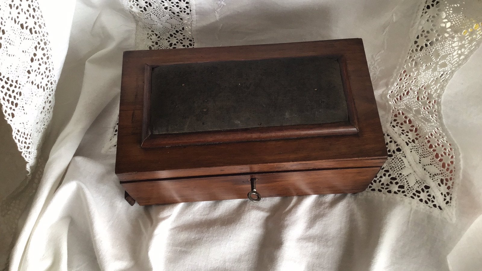 Mooi antiek houten naaidoos met speldenkussen, Ophalen of Verzenden, Zo goed als nieuw