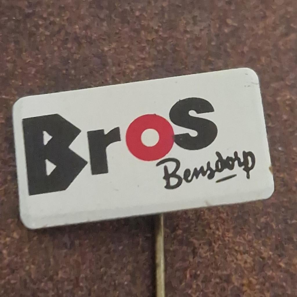 SPELDJE Bros Bensdorp (rood), Verzamelen, Speldjes, Pins en Buttons, Ophalen of Verzenden, Zo goed als nieuw, Merk