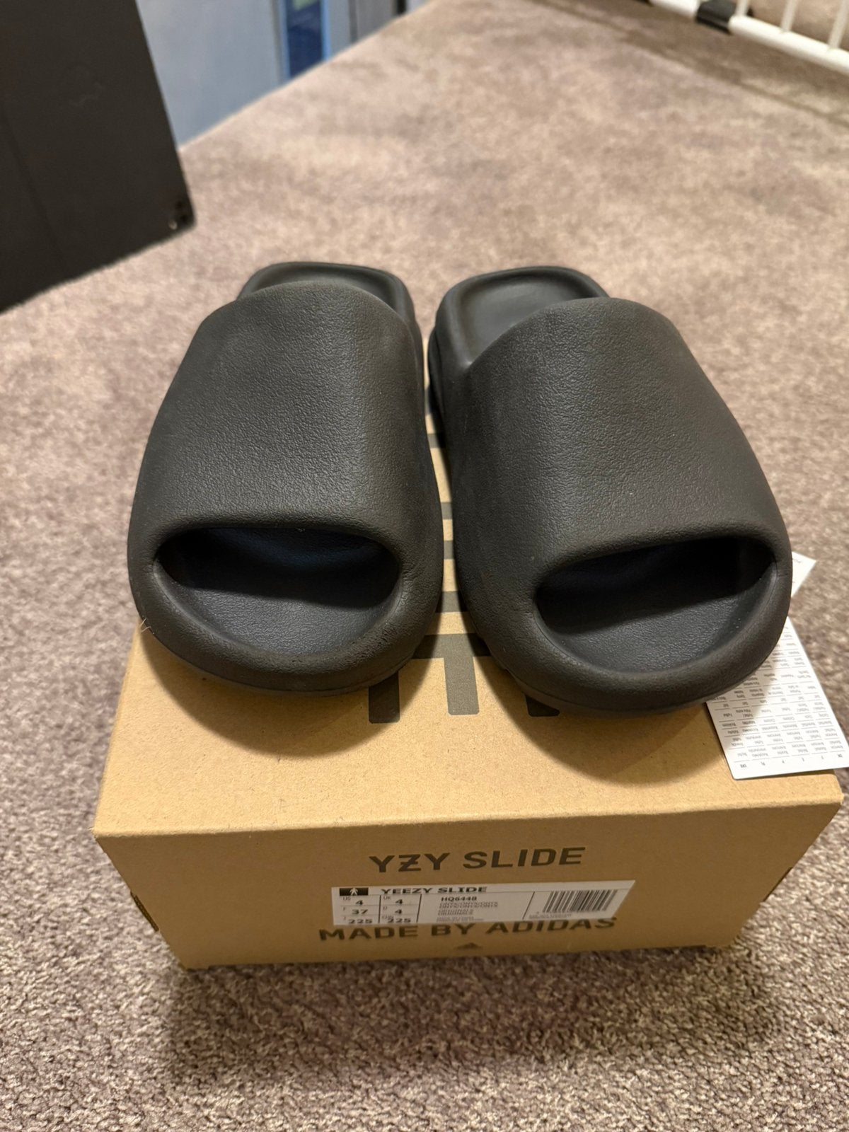 Yeezy slide, Kleding | Heren, Schoenen, Verzenden, Zo goed als nieuw, Slippers