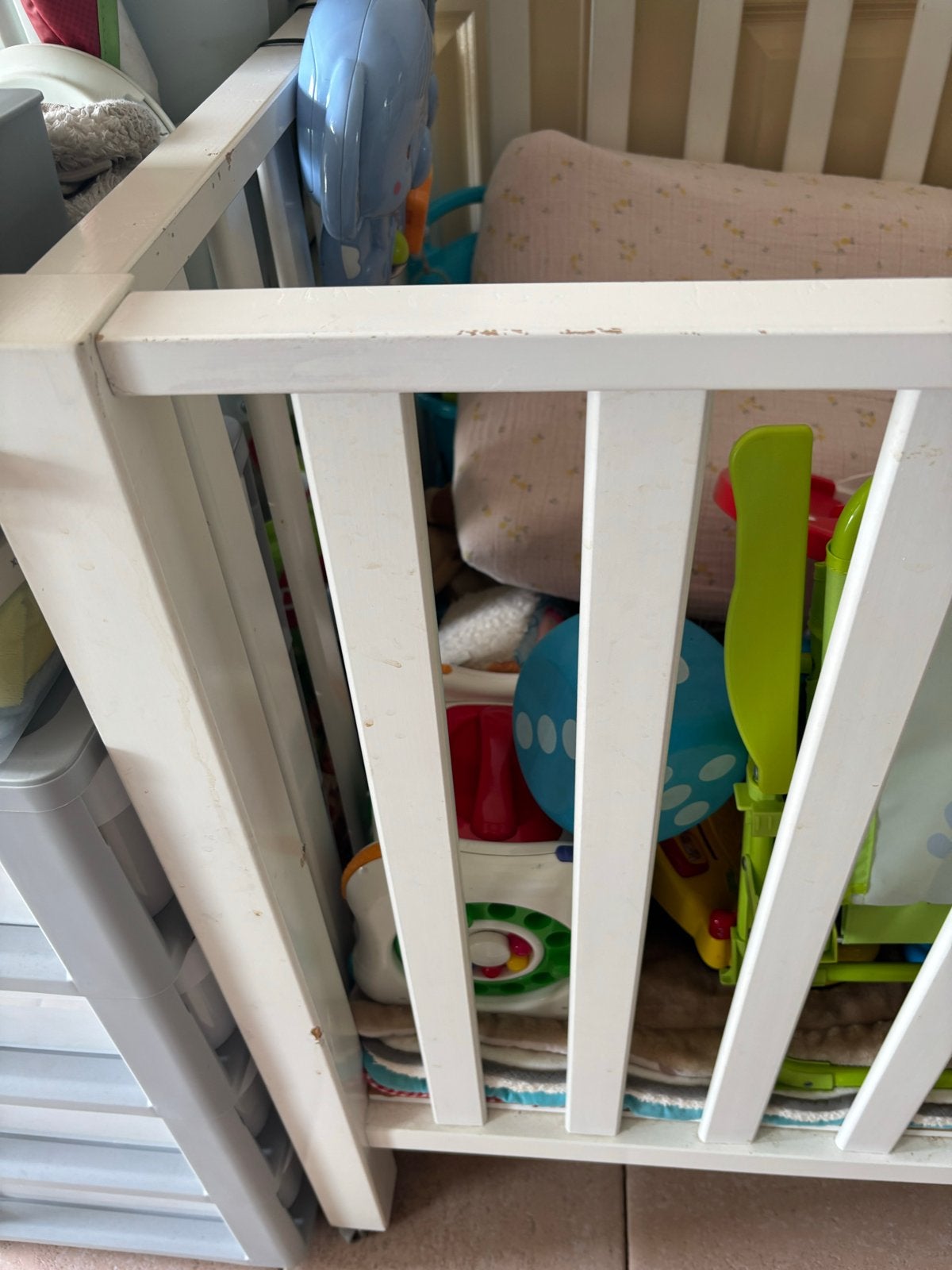 Witte box op wieltjes met twee boxkleden, Kinderen en Baby's, Boxen, Ophalen, Gebruikt, Rechthoekig, Boxkleed