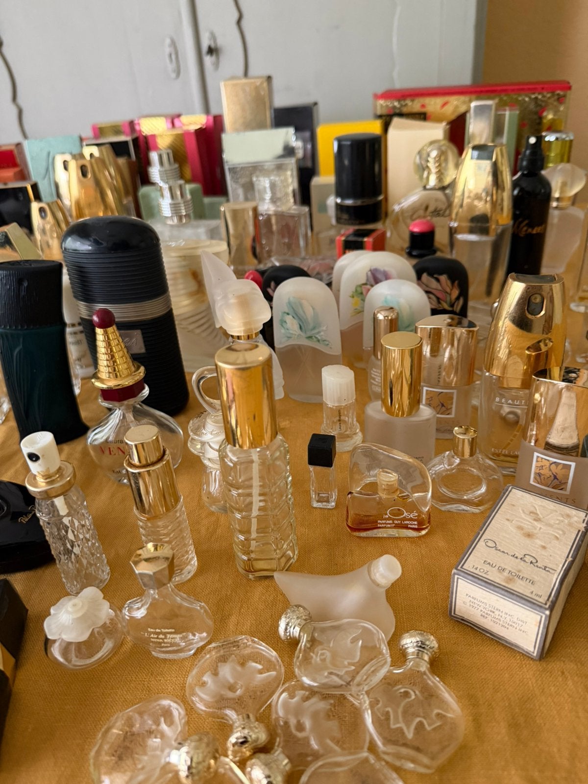 Parfum- en eau de toilette verzameling, Verzamelen, Ophalen of Verzenden, Gebruikt, Parfumfles
