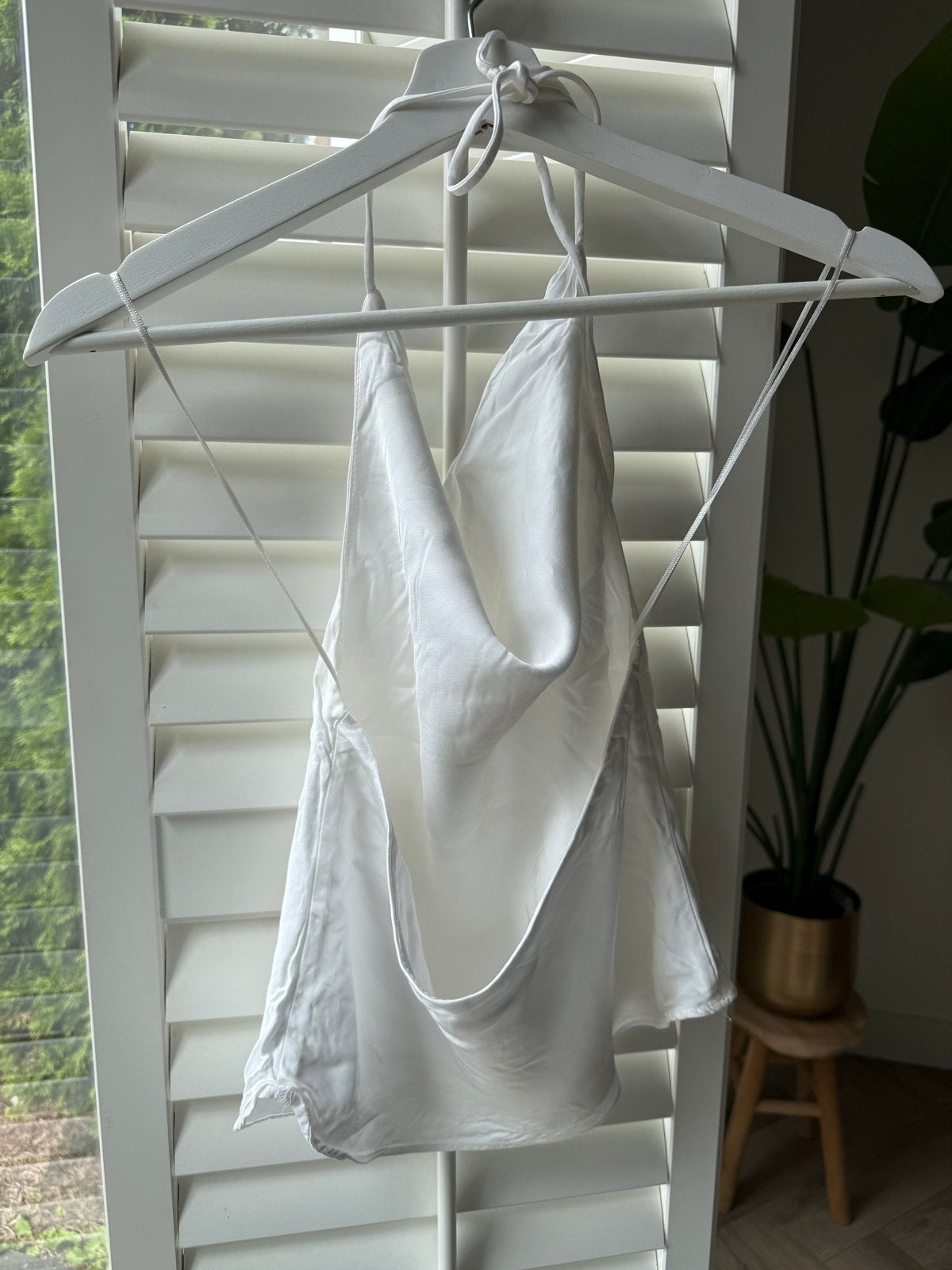 Witte open rug satijnen top van Zara, maat M, Kleding | Dames, Tops, Maat 38/40 (M), Wit, Ophalen of Verzenden, Zo goed als nieuw