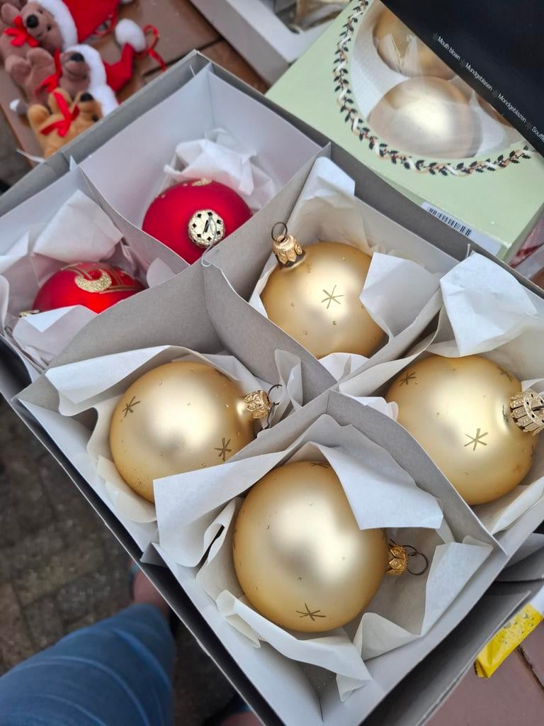Kerstballen en piek goud en rood, Diversen, Kerst, Ophalen
