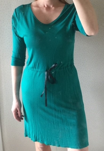 WE groene tricot jurk damesjurk met bruine ceintuur maat S, Kleding | Dames, WE, Nieuw, Ophalen of Verzenden, Knielengte